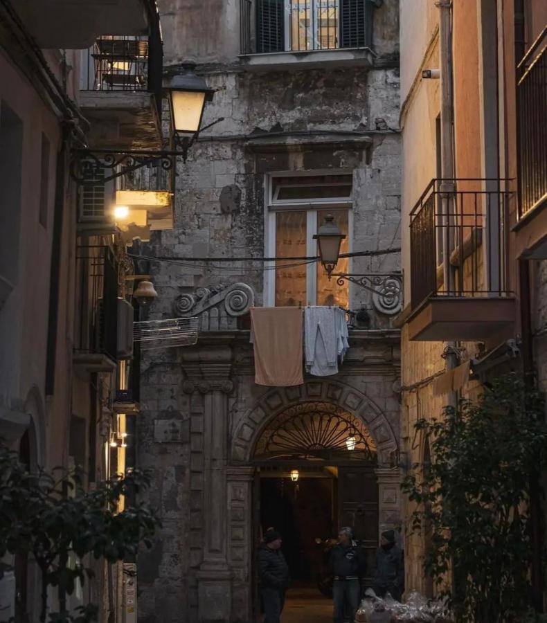 Annamaria - Central Station Charming Accommodation バーリ エクステリア 写真